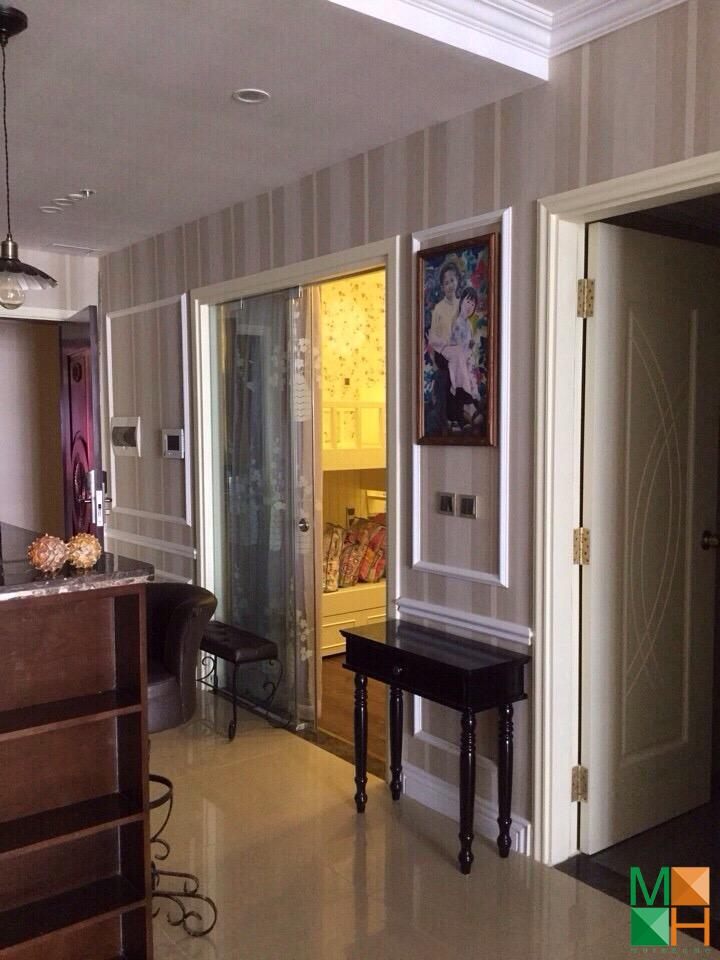 thi-cong-giay-dan-tuong-tai-royal-city (2)